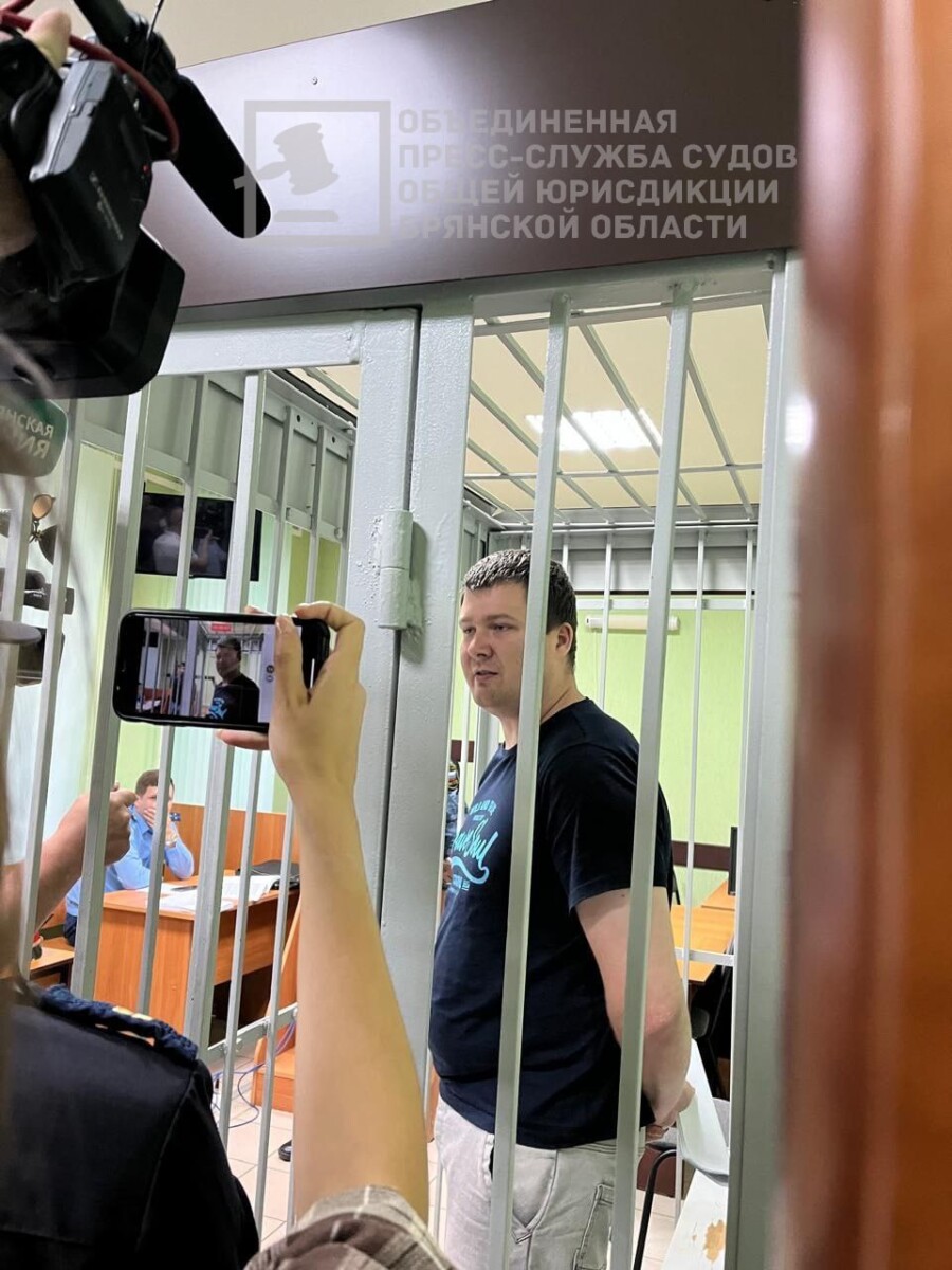 Известного в Брянской области блогера Демьяненко и его помощника Бутриму обвиняют в вымогательстве