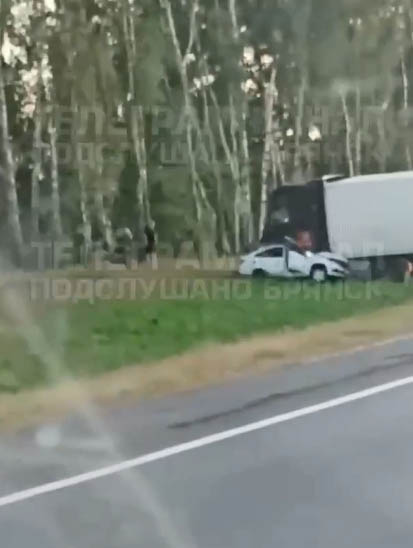 Водитель и пожилой пассажир легковушки погибли в аварии с фурой под Почепом