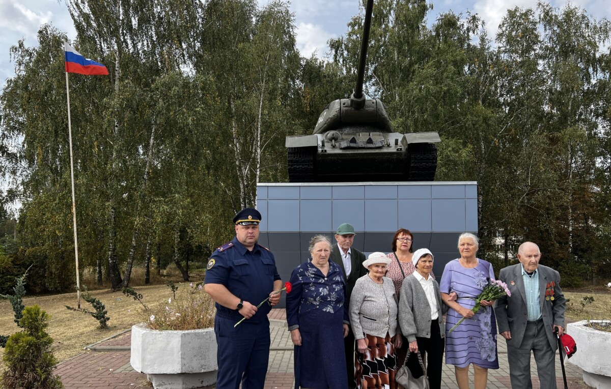 Следователи Новозыбкова организовали для постояльцев дома-интерната поездку к памятным местам