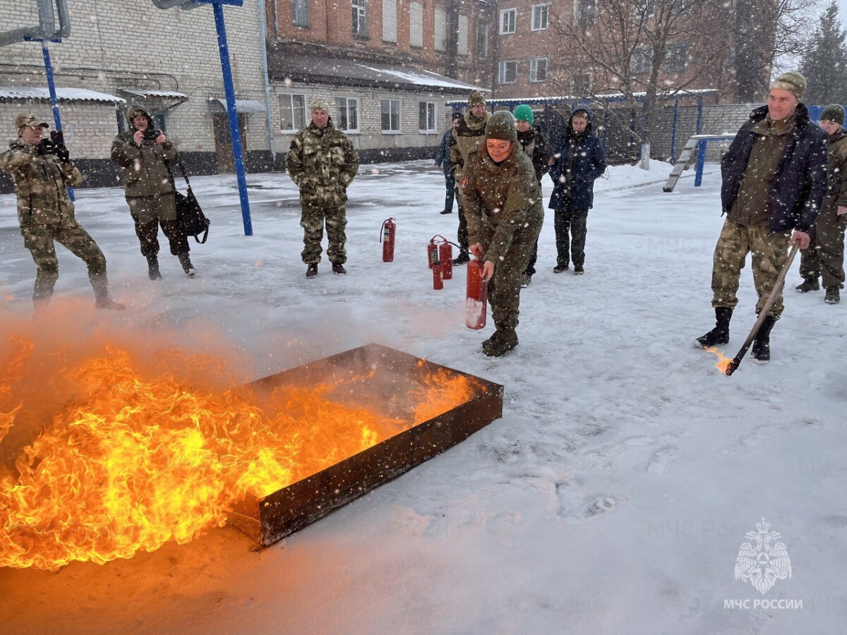 В Новозыбкове сотрудники МЧС провели тренировку с бойцами эвакуации Новозыбковской ЦРБ