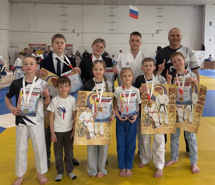 Девять из десяти каратистов Новозыбкова вернулись с медалями с Первенства Брянска