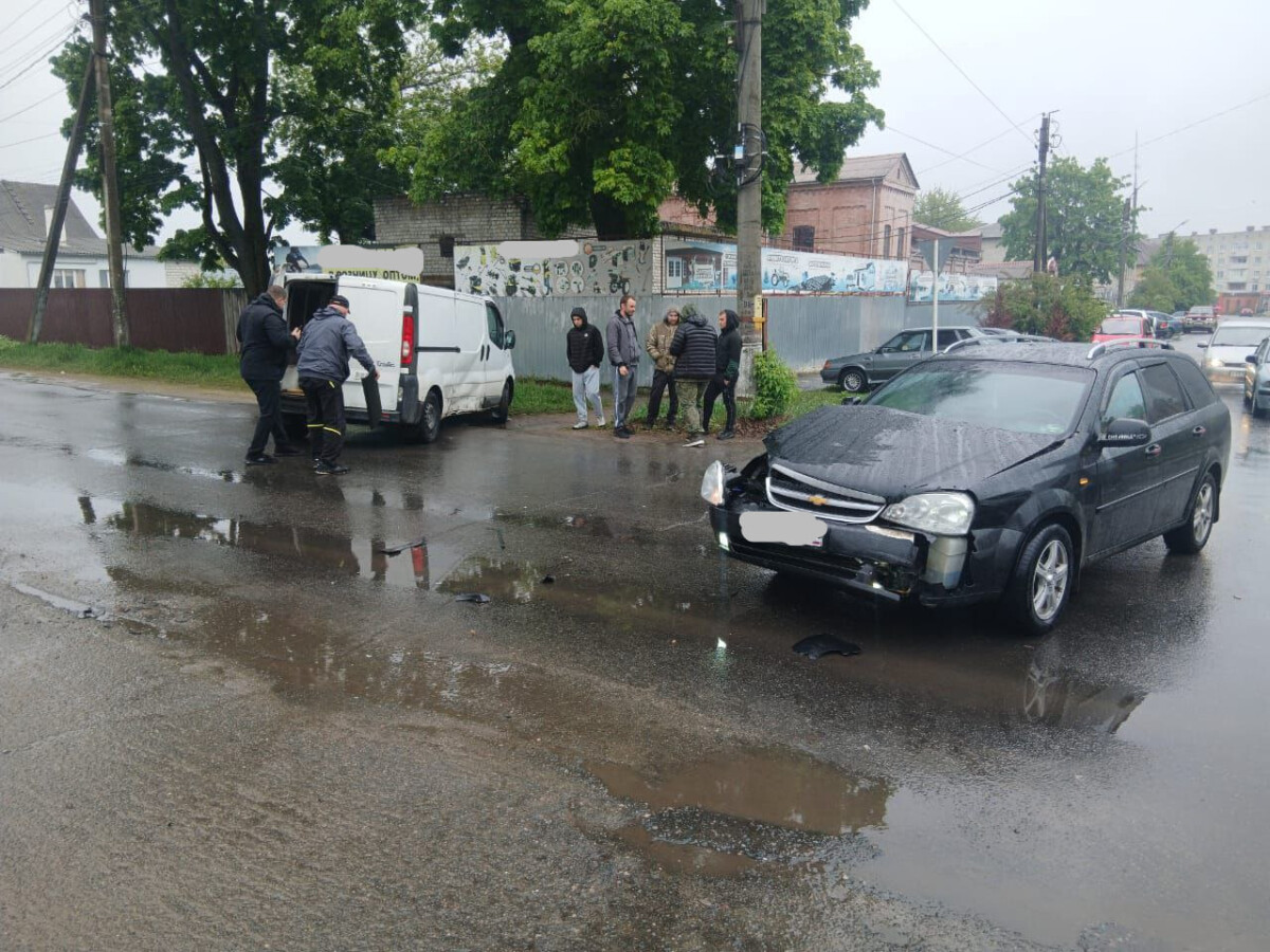 Сегодня днем на перекрестке в Новозыбкове произошла авария