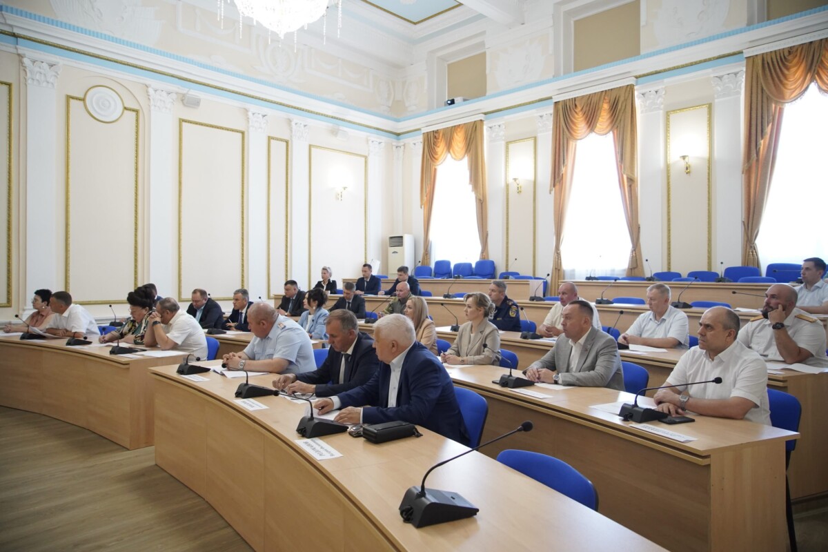 Губернатор Брянской области собрал чиновников на совещание по противодействию коррупции