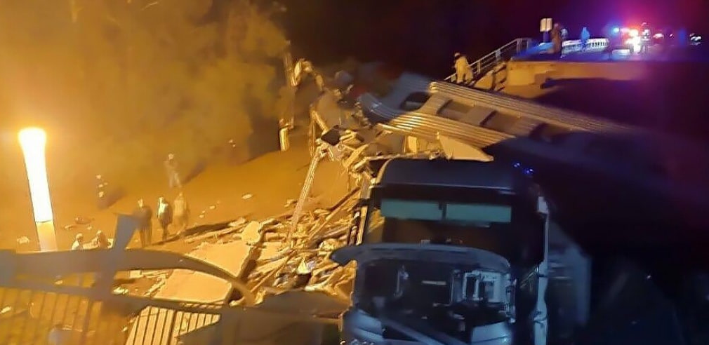 Начались восстановительные работы на обрушенном в результате теракта мосту в Выгоничском районе