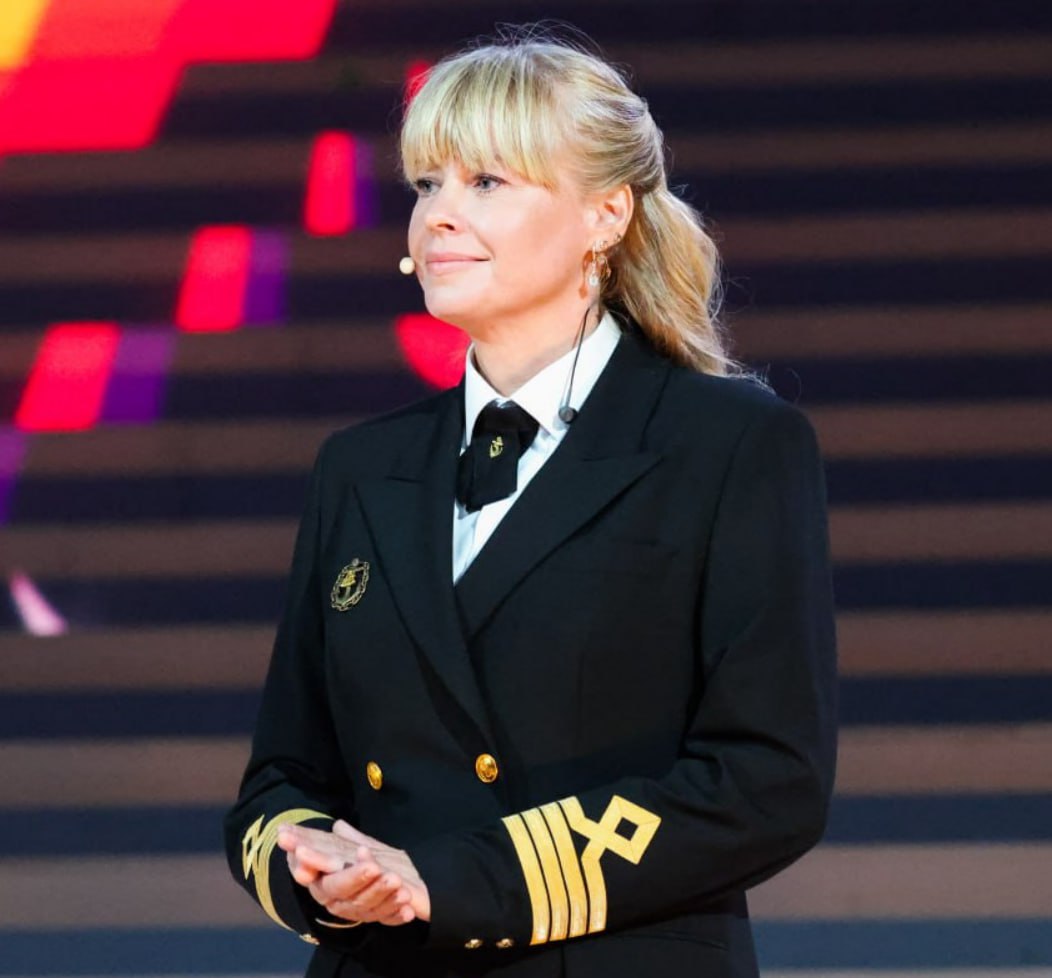 Бывшая учительница из Брянской области стала первой женщиной — капитаном атомного ледохода