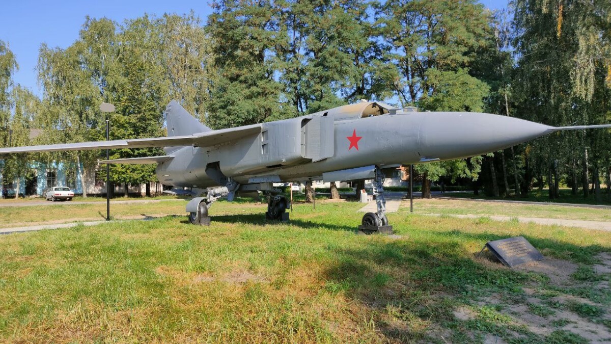 Близок финал ремонта у самолета в Новозыбкове