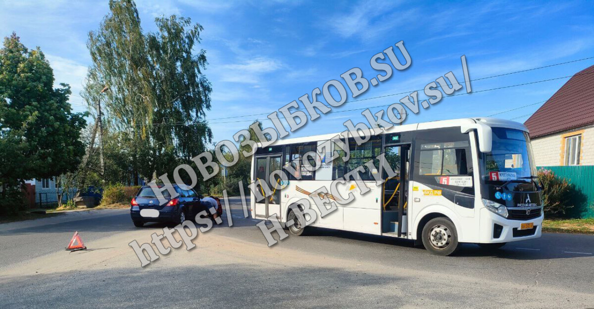 Автобус попал в аварию в Новозыбкове Брянской области