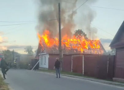 Женщину из сгоревшего в Новозыбкове дома приютили родственники