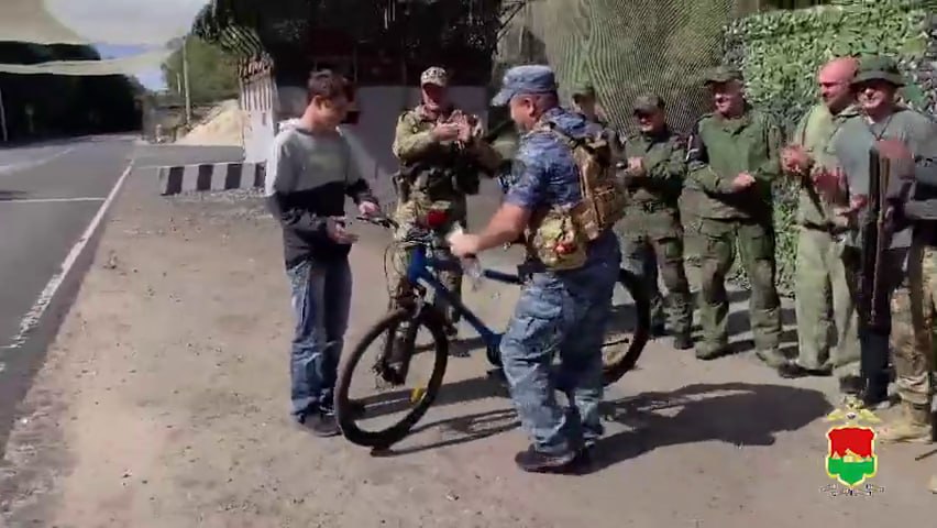 Полицейские подарили велобайк жителю брянского приграничья 