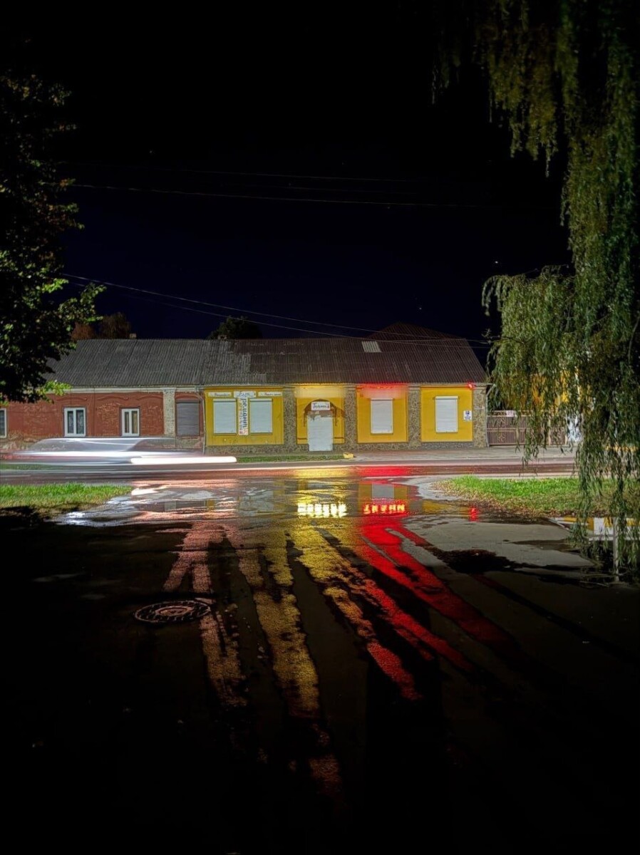 В Новозыбкове залило дорогу из-за порыва водопровода