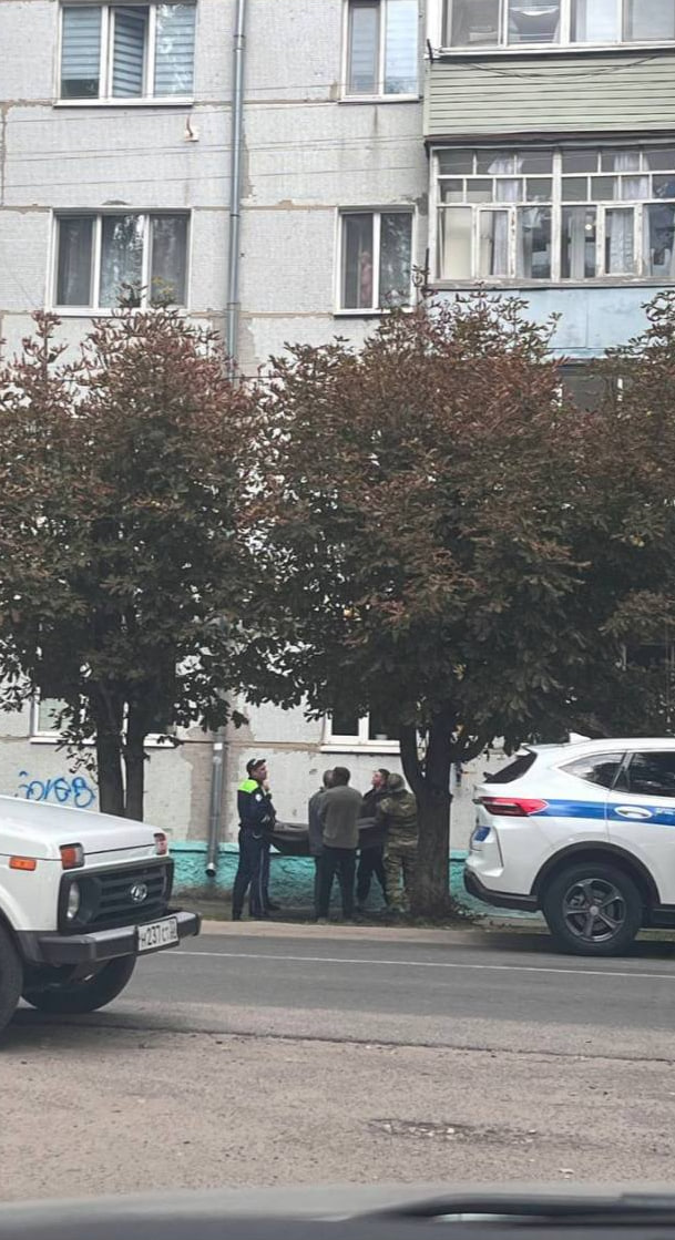 В Новозыбкове с окна сняли малыша