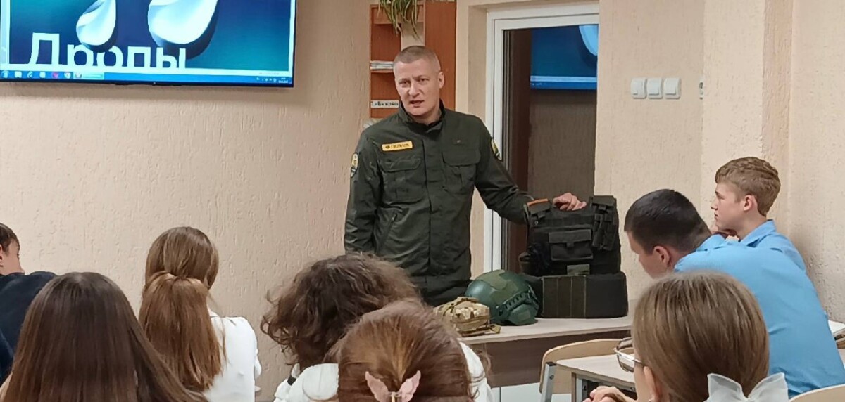 В школу Новозыбкова пригласили инкассатора