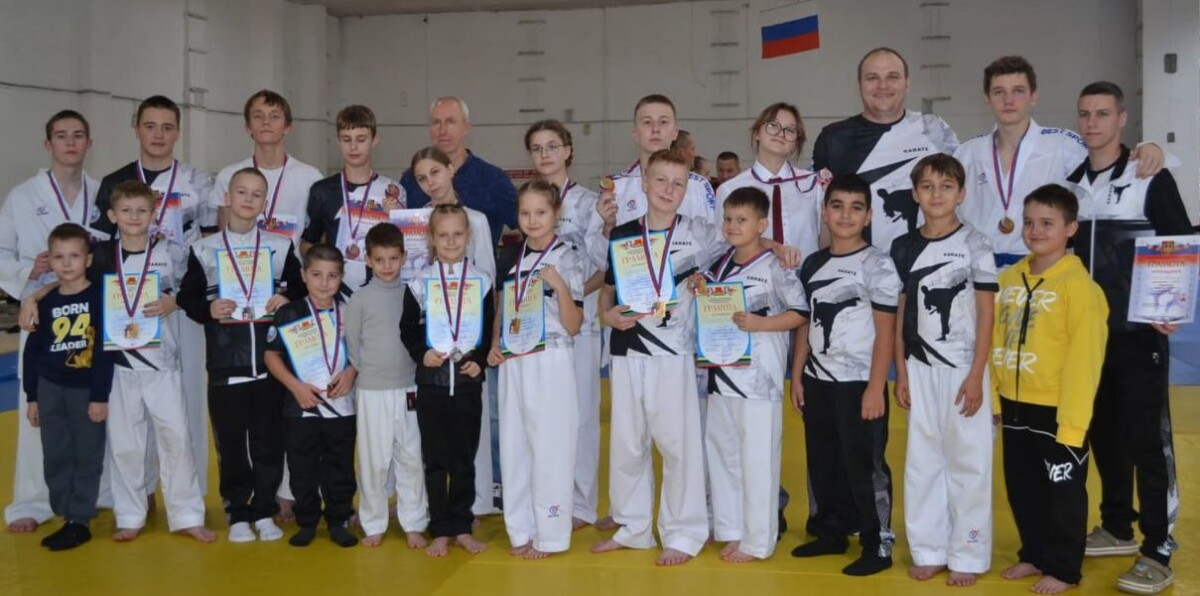 16 медалей у каратистов Новозыбкова по итогам двух областных турниров