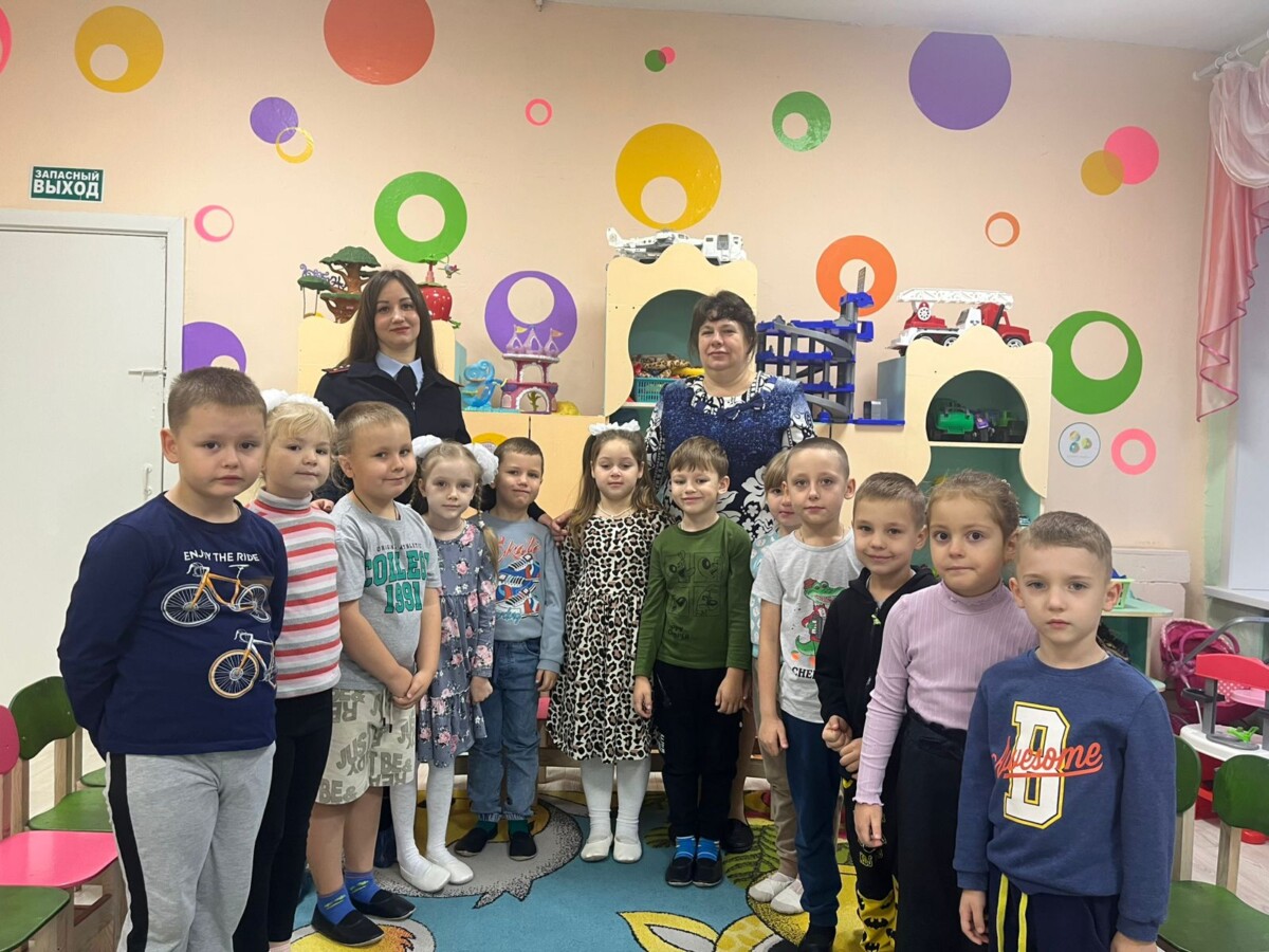 Юрисконсульт МО МВД России «Новозыбковский» стала участником Всероссийской акции «День правовой помощи детям»