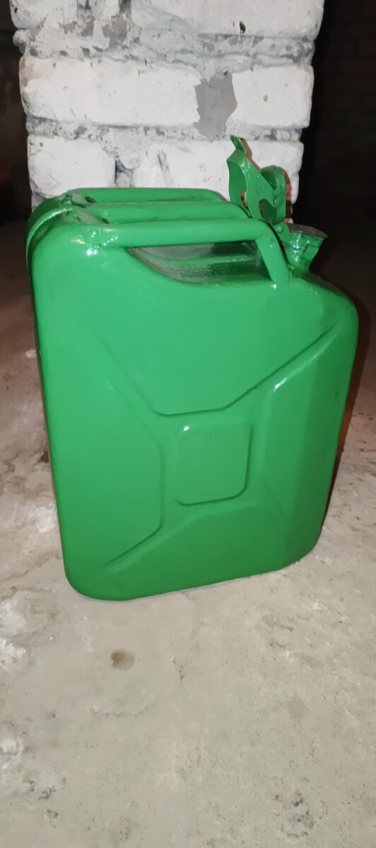 Продам канистру металлическую