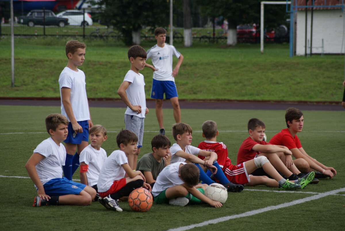 Более пяти тысяч человек занимаются футболом в спортшколах Брянской области области