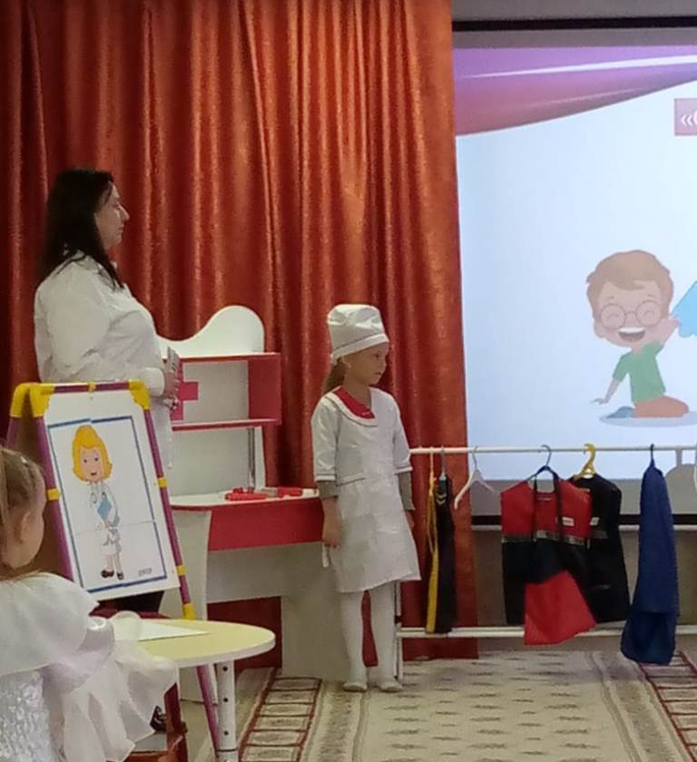 Самым маленьким жителям Новозыбкова рассказали о том, что «Все профессии важны! Все профессии нужны!»