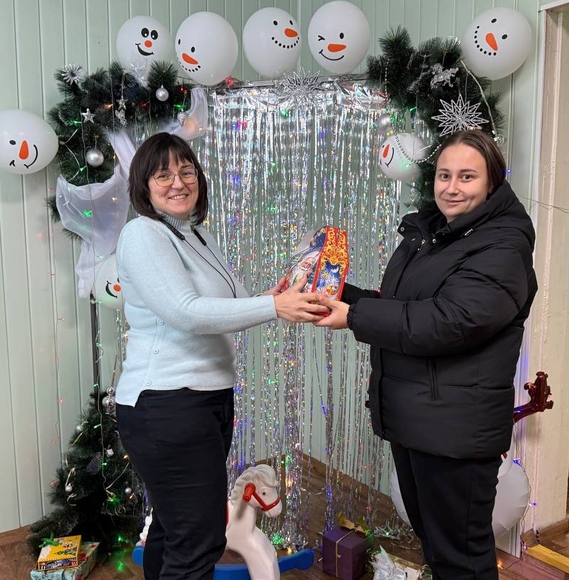 Детям из малоимущих семей в Новозыбковском округе дарят новогодние подарки
