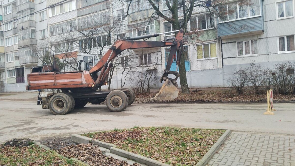 В Новозыбкове начали избавляться от провалов на дорогах после аварий