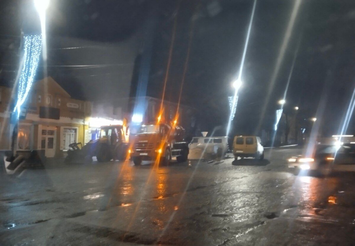 В Новозыбкове вырыли еще одну яму, теперь в самом центре