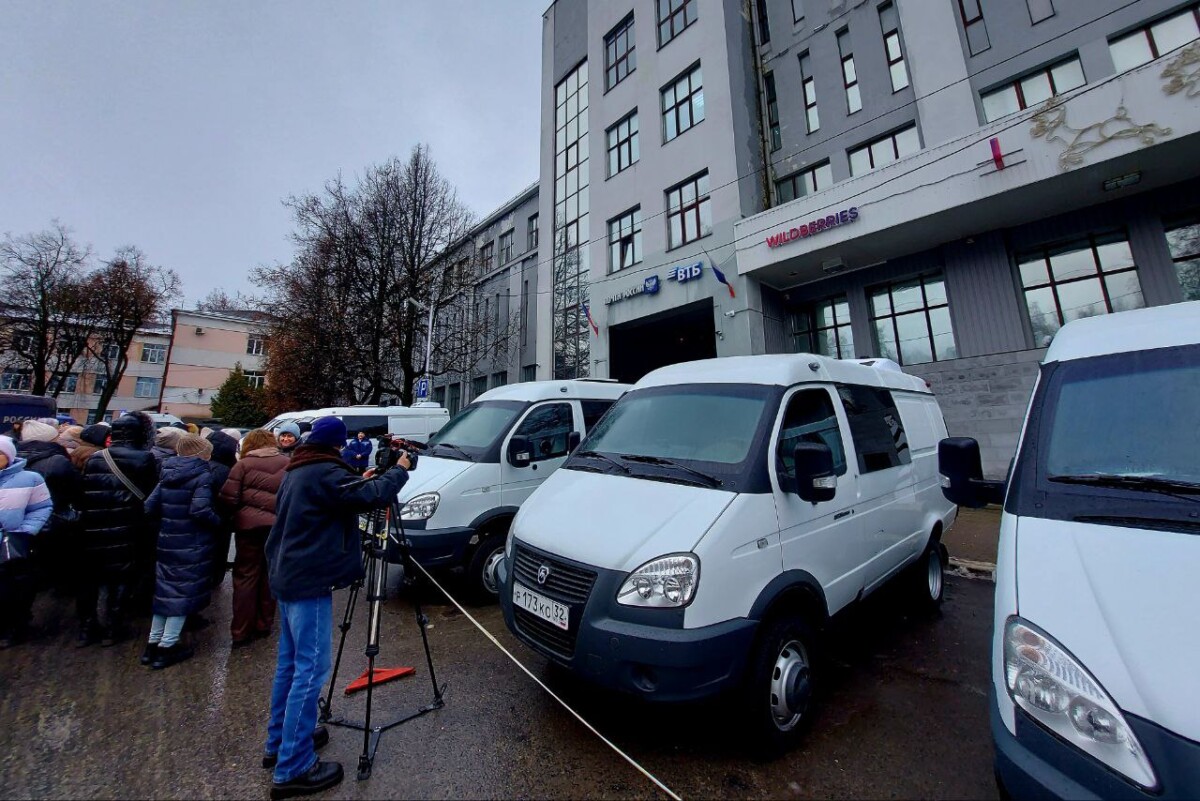Бронированные автомобили поставили в Брянскую область для почтовиков
