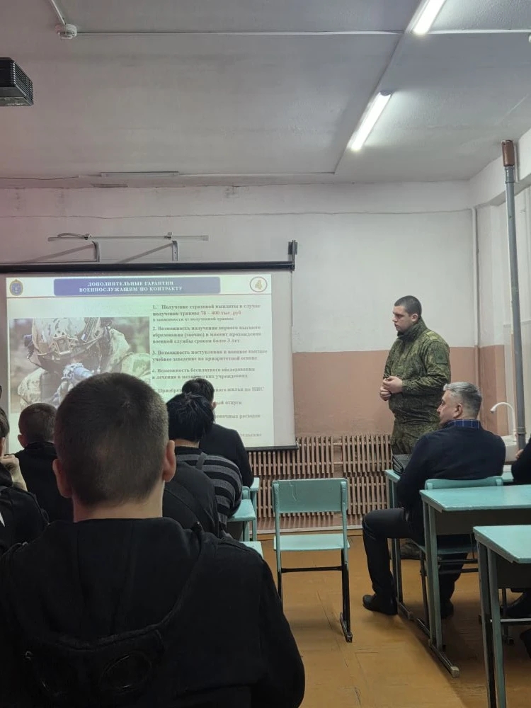 Студентам техникума в Новозыбкове рассказали о работе дроноводов