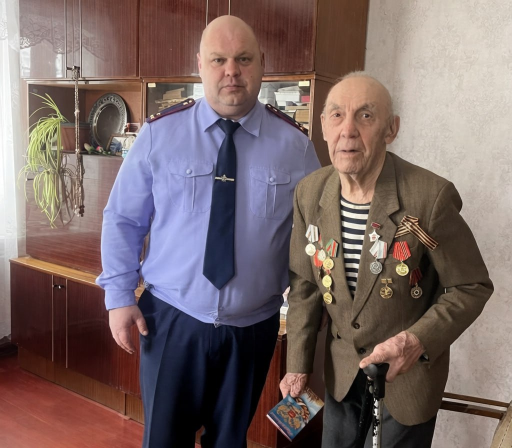 Офицер СК Новозыбкова встретился с пережившим блокаду Почетным жителем Климовского района