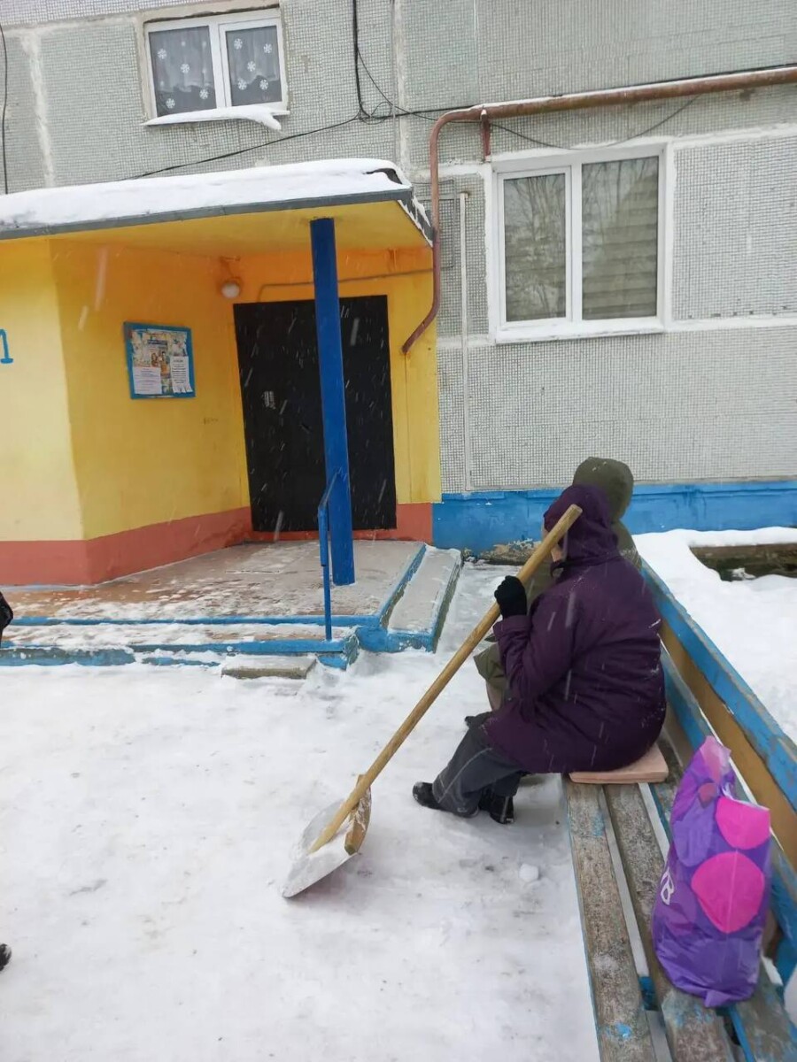 Дворники Новозыбкова устали от этого бесконечного снега