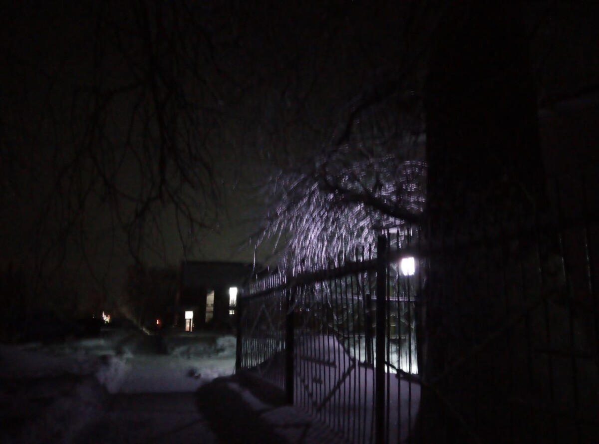 Два часа потребовалось электрикам для восстановления уличного освещения в Новозыбкове