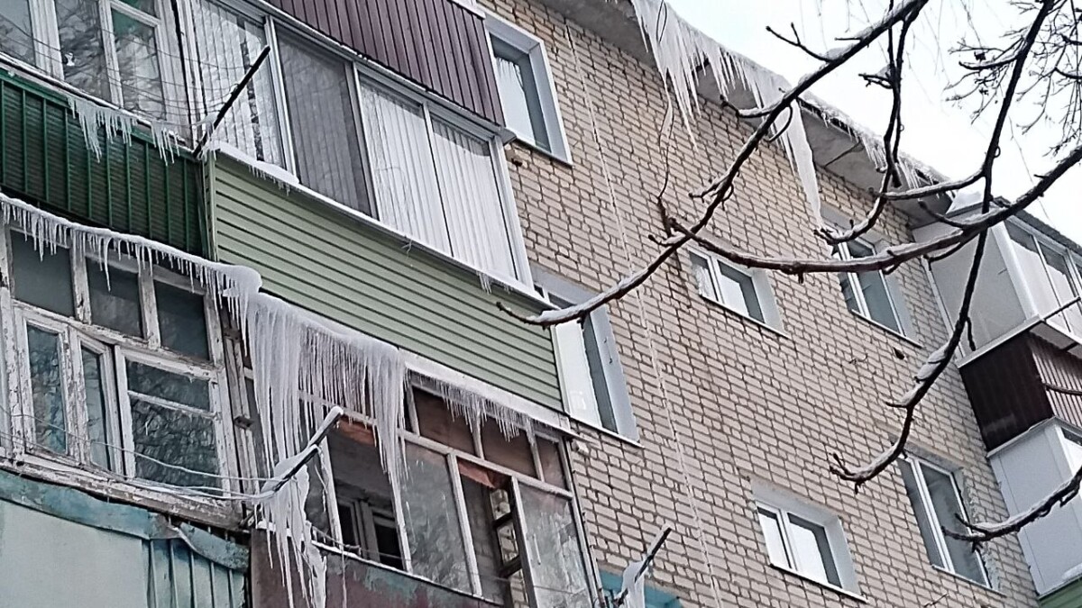 Ледяным домом можно смело назвать многоэтажку в Новозыбкове