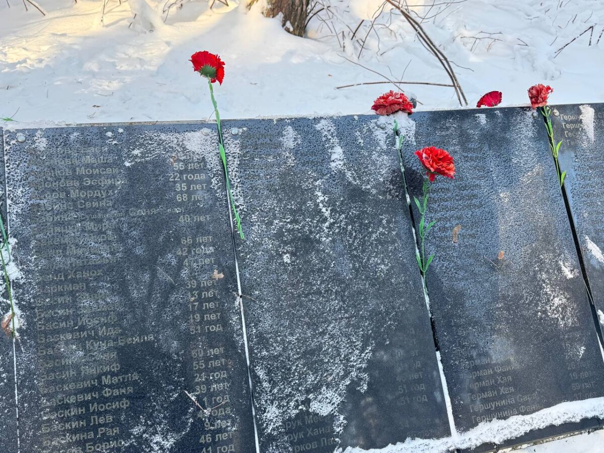 Сегодня в лесу под Новозыбковом состоялся памятный митинг