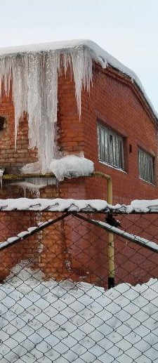 Заледенело здание котельной в Новозыбкове