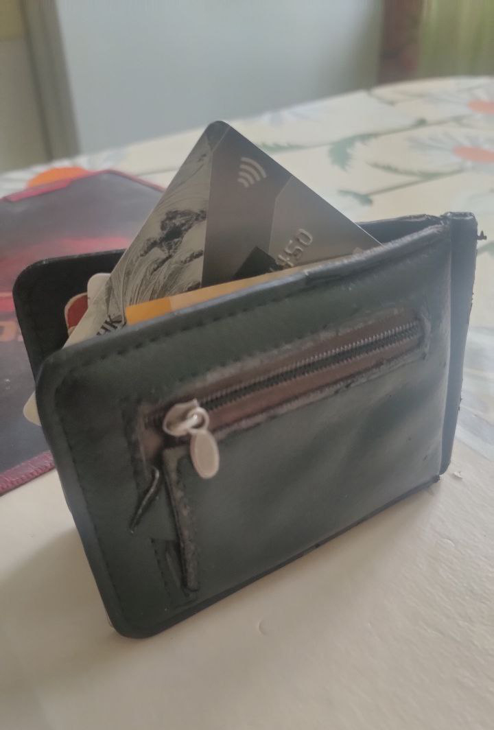 Странным образом с карты жительницы Климово Брянской области списались деньги