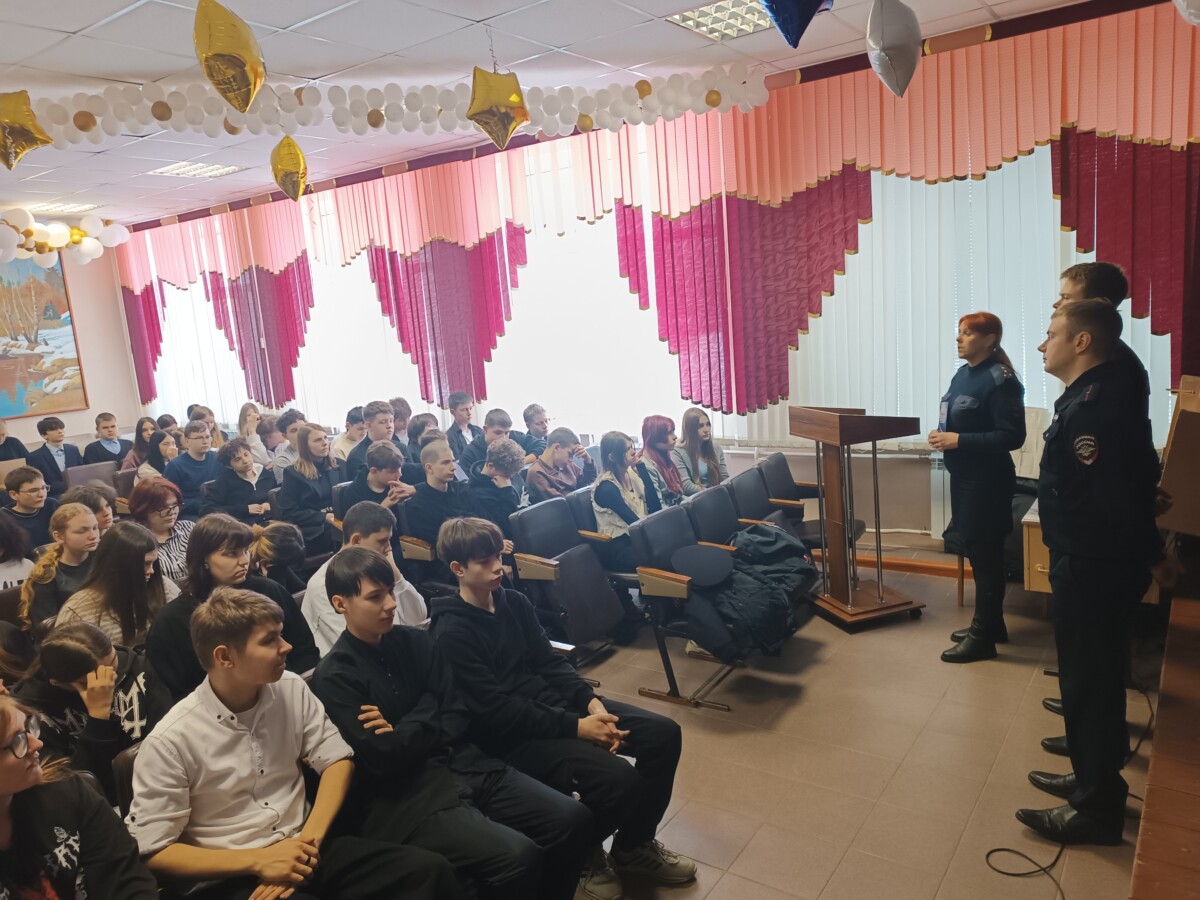 В Новозыбкове полицейские проводят мероприятия профориентационной направленности