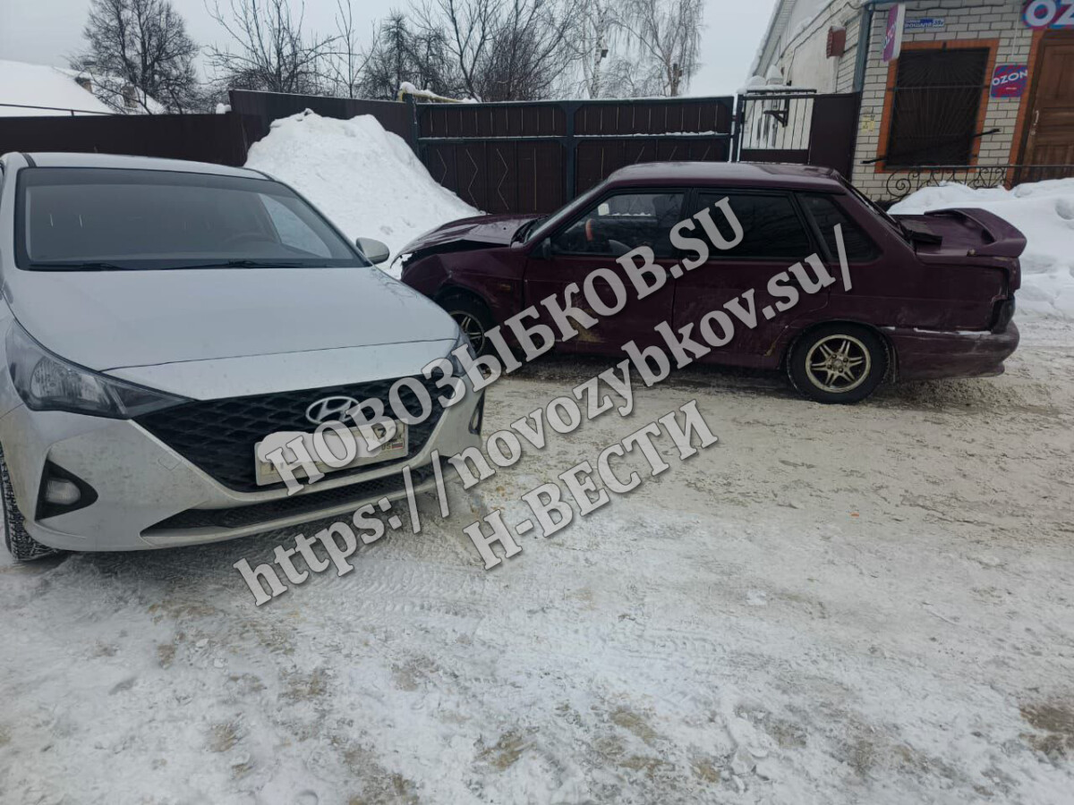 Еще один водитель попал в аварию на заснеженной дороге Новозыбкова