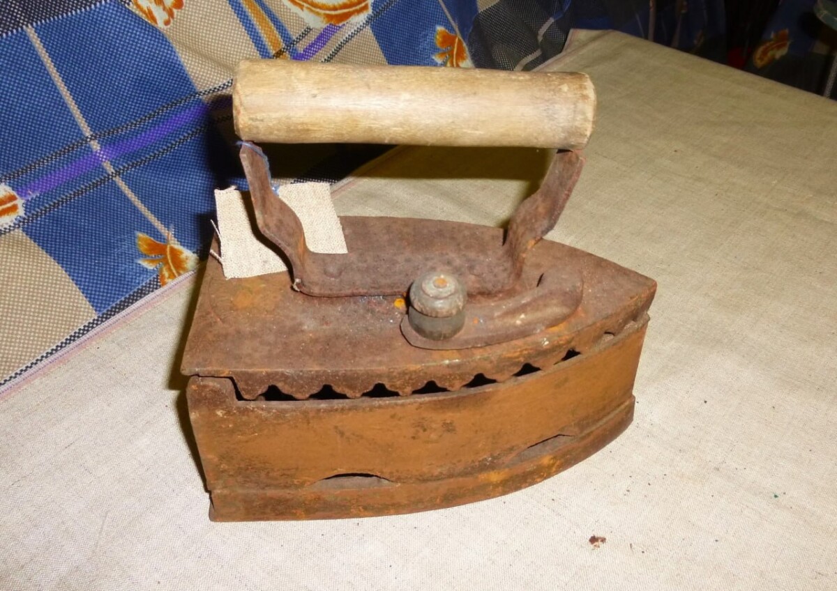 О Дне рождения утюга напомнили в краеведческом музее Новозыбкова Брянской области