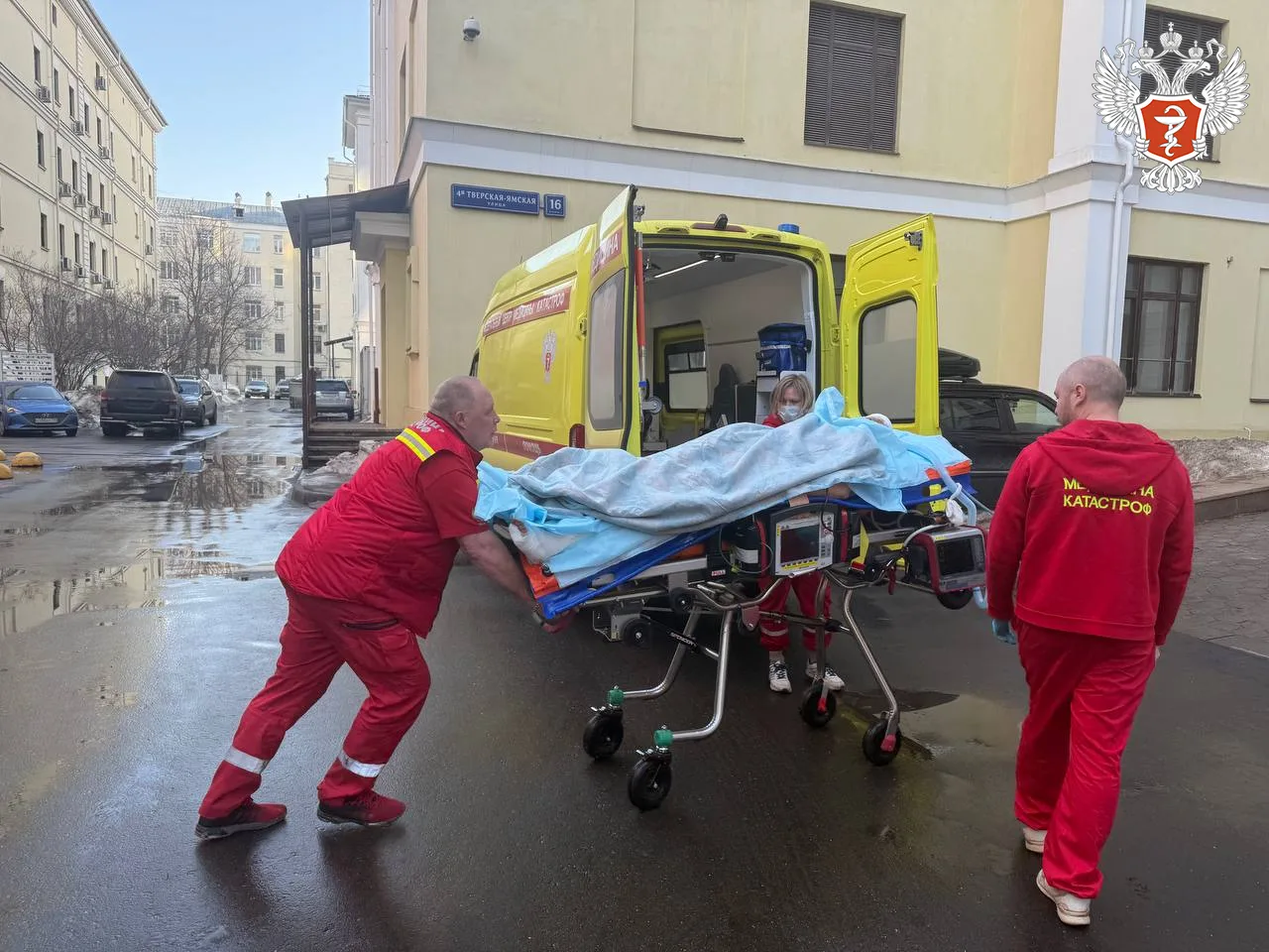 Врачи борются за жизнь одного из пострадавших при атаке ВСУ в Брянске