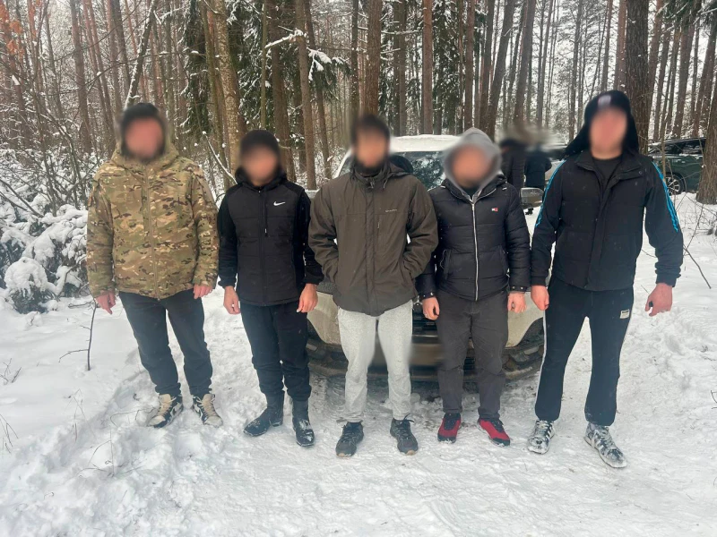 Три наркокурьера завезли в Брянскую область партию расфасованных наркотиков