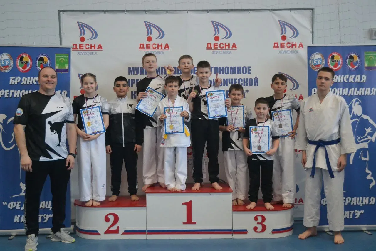 Семь раз взошли на верхнюю ступень пьедестала каратисты из Новозыбкова