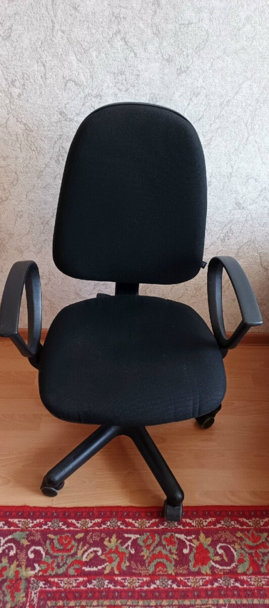 Продаётся компьютерное кресло