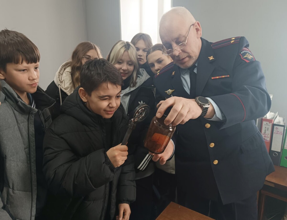 Эксперт-криминалист рассказал об интереснейшей профессии гимназистам Новозыбкова