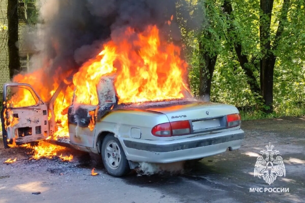 В Новозыбкове сгорел легковой автомобиль