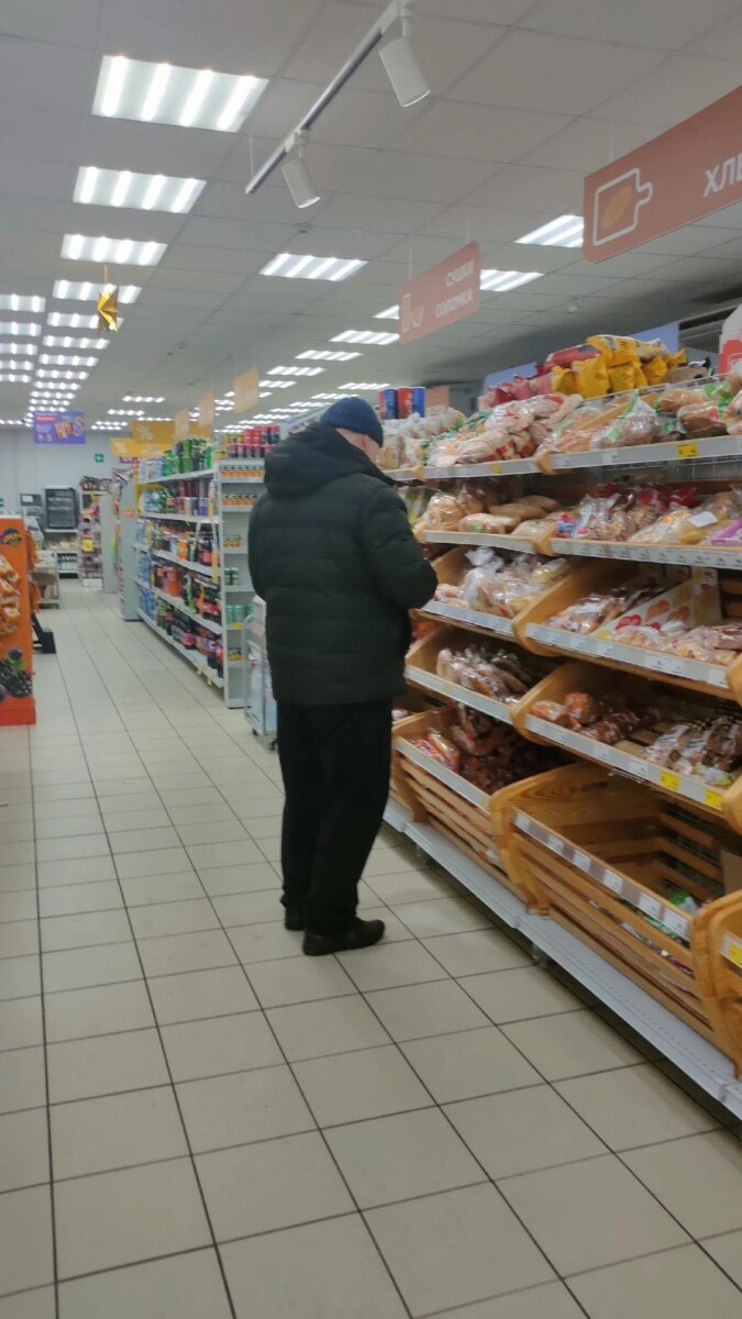 Житель Новозыбкова устроил себе плотный обед за счёт магазина