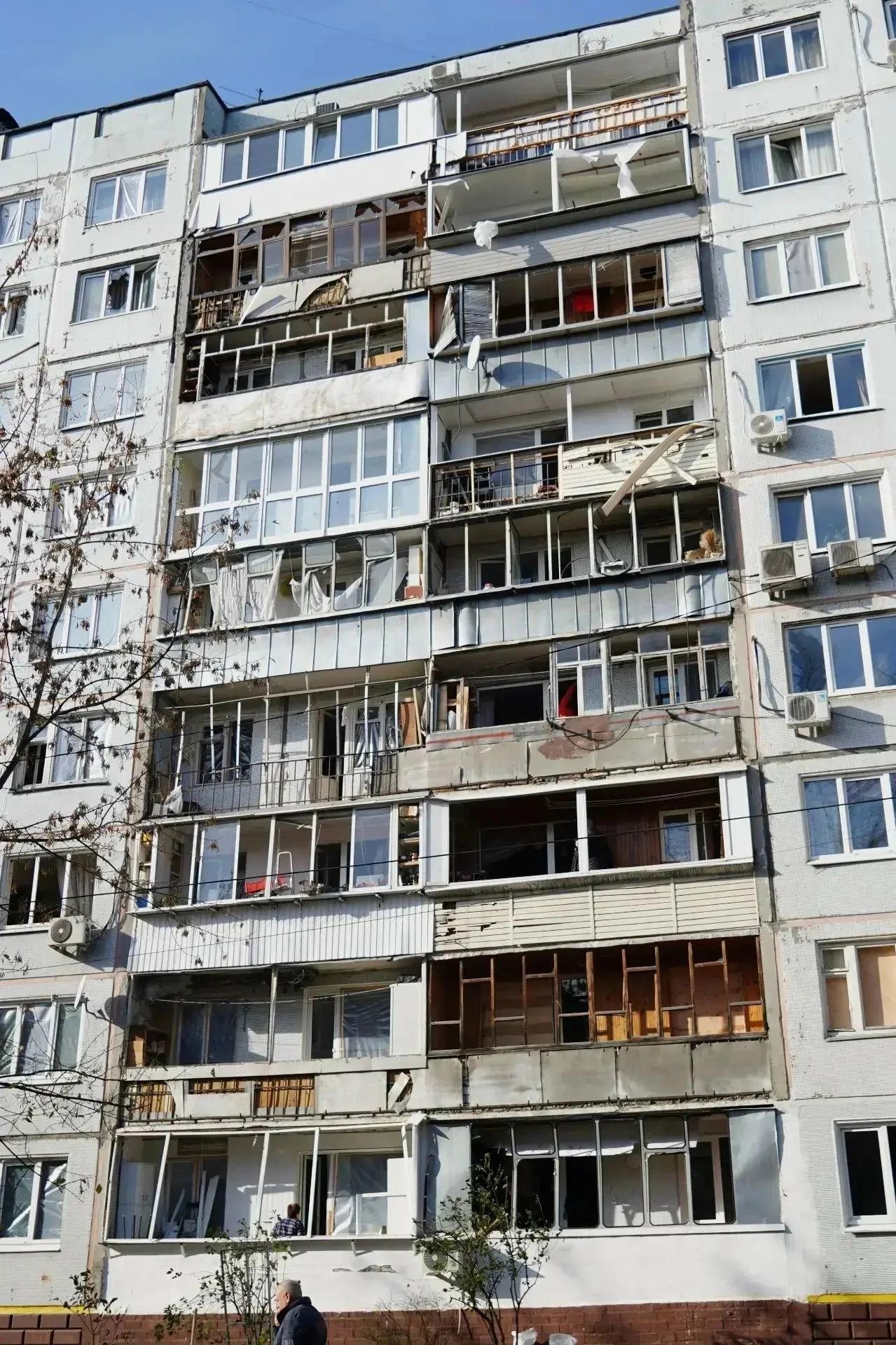 В Брянске идёт выдача гуманитарной помощи пострадавшим в ночь с 26 на 27 октября!